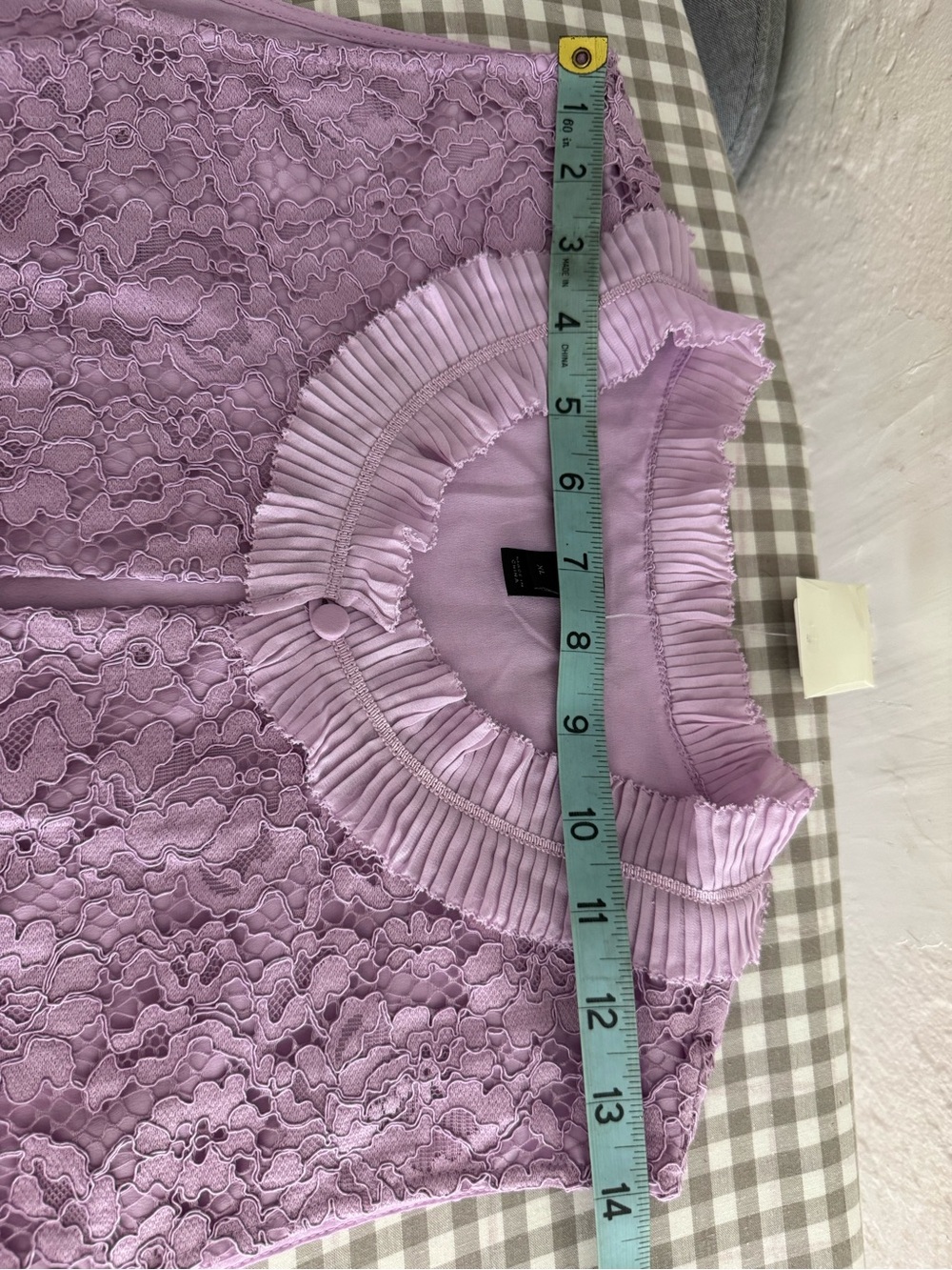 Sleeveless Lavender Lace Keyhole Top - Women's - Picture 11 of 13